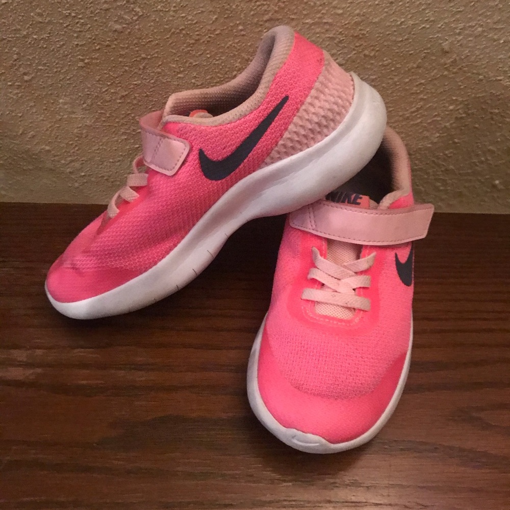 Gils 12.5 Nike Tennis Shoe